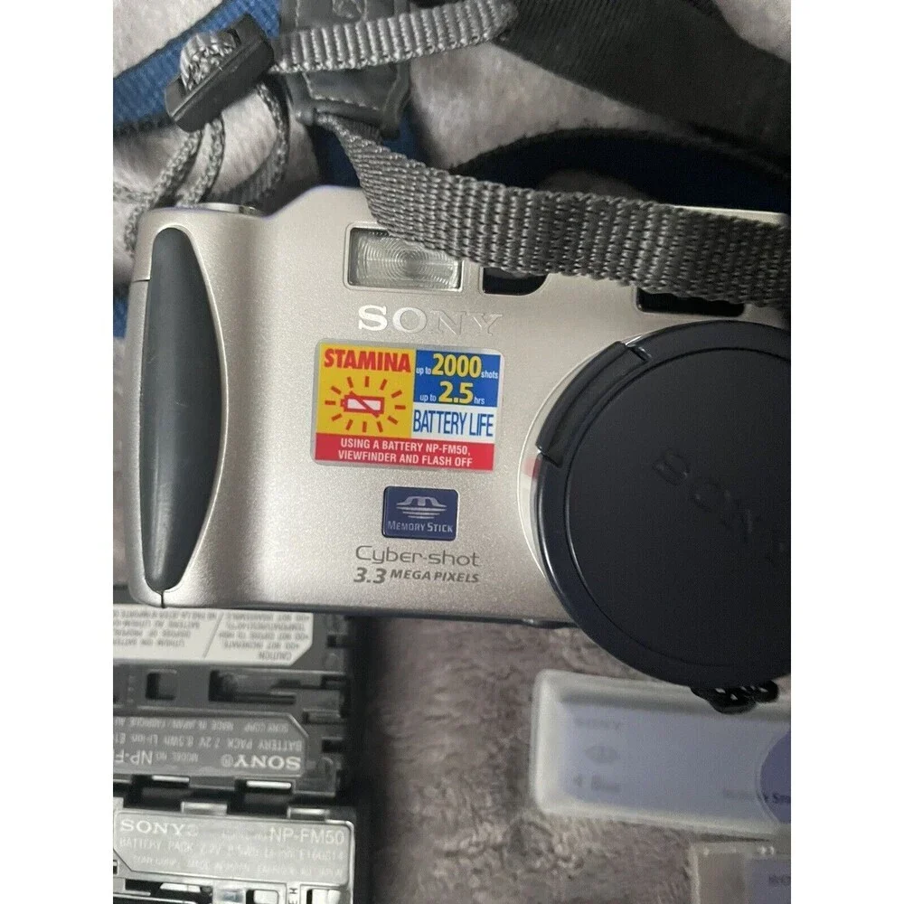 Sony stamina 2002.5 cyber shot camera 3.3 megapixels With Bag not Tested ￼￼